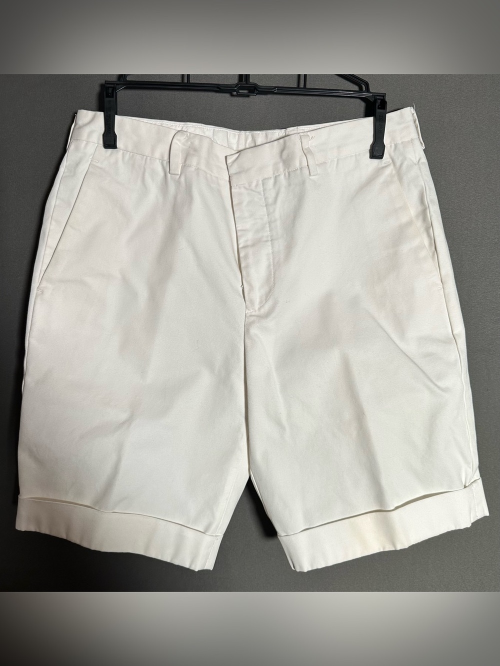 Balenciaga Men’s White Flat Front Cuffed Shorts - Picture 5 of 14